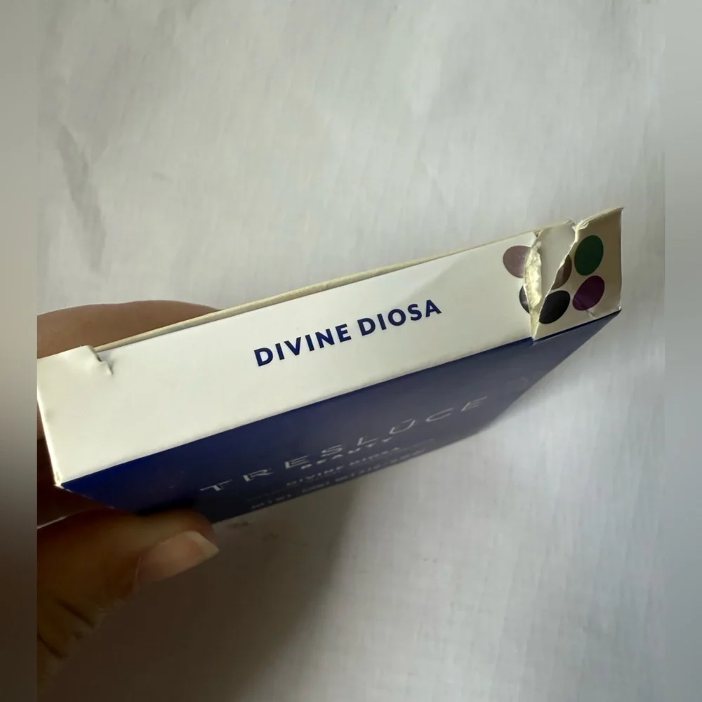 Treslucé Beauty Divine Diosa Eyeshadow Quad Palette